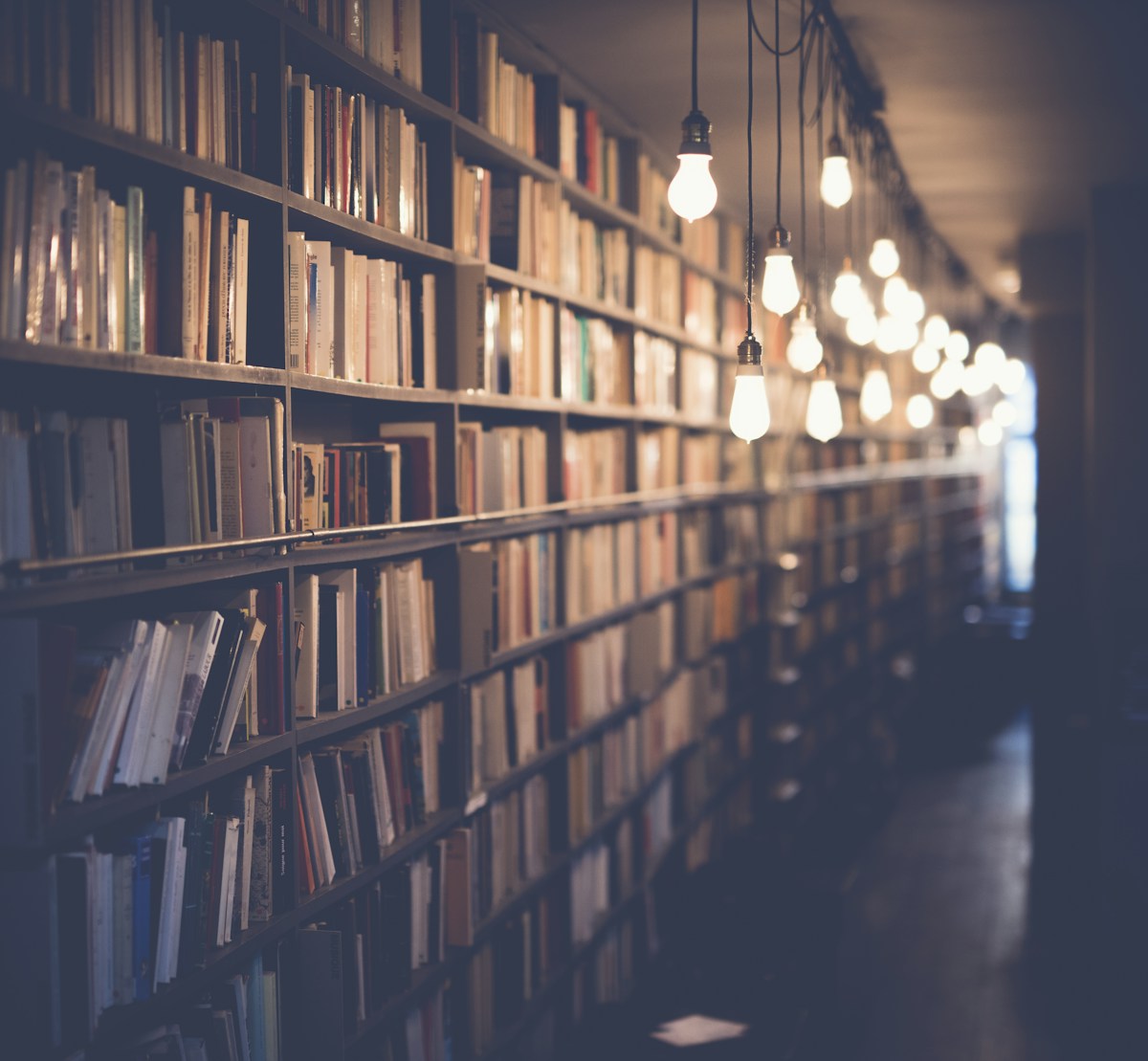Bibliothèque documentaire du forum QuantAIHub avec archives de contributions académiques